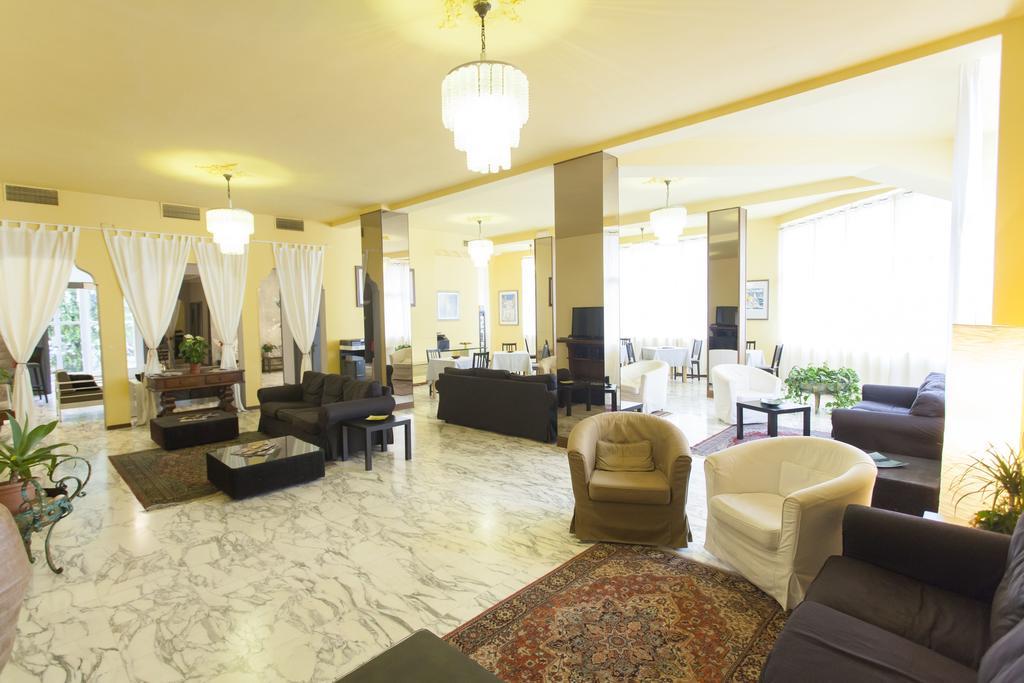 Hotel Roma سالسوماجّوري تيرمي المظهر الخارجي الصورة