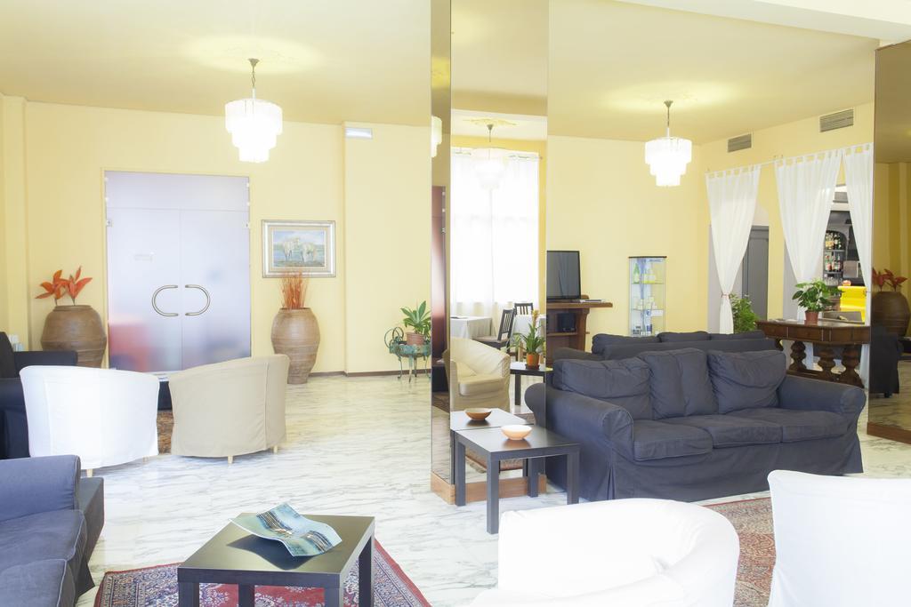 Hotel Roma سالسوماجّوري تيرمي المظهر الخارجي الصورة