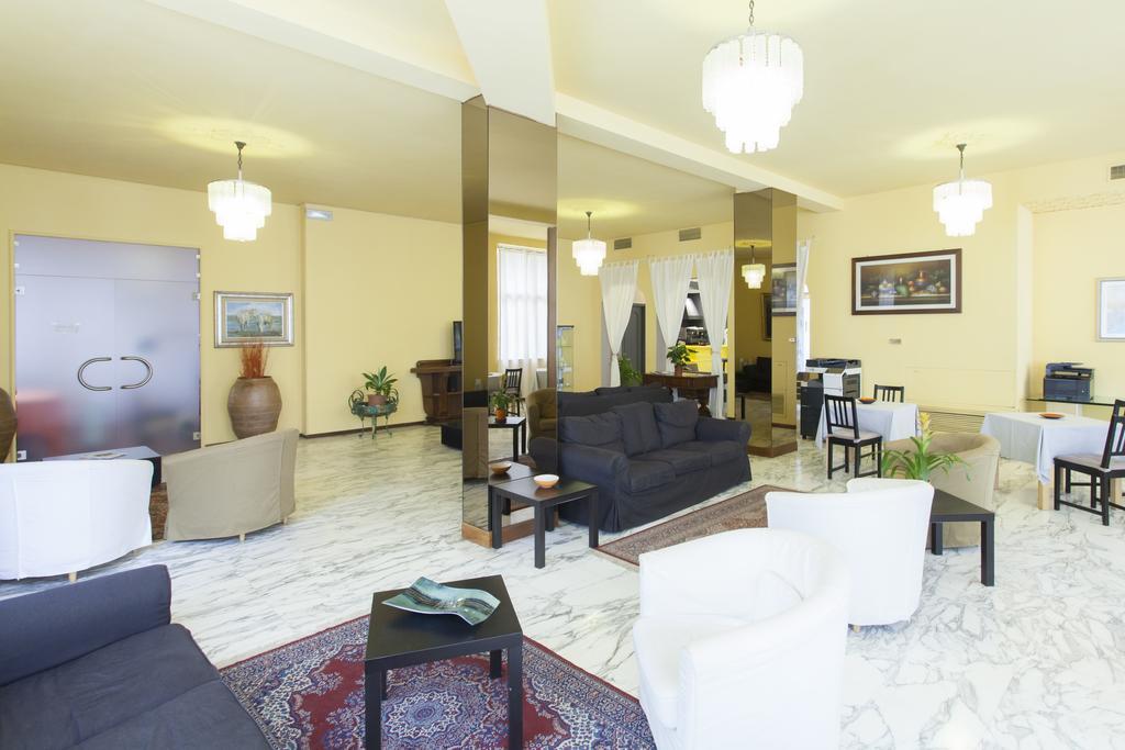 Hotel Roma سالسوماجّوري تيرمي المظهر الخارجي الصورة